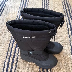 Kamik Green Bay 4, black men’s lined snow boots, size 9. Waterproof, lined. NWOT